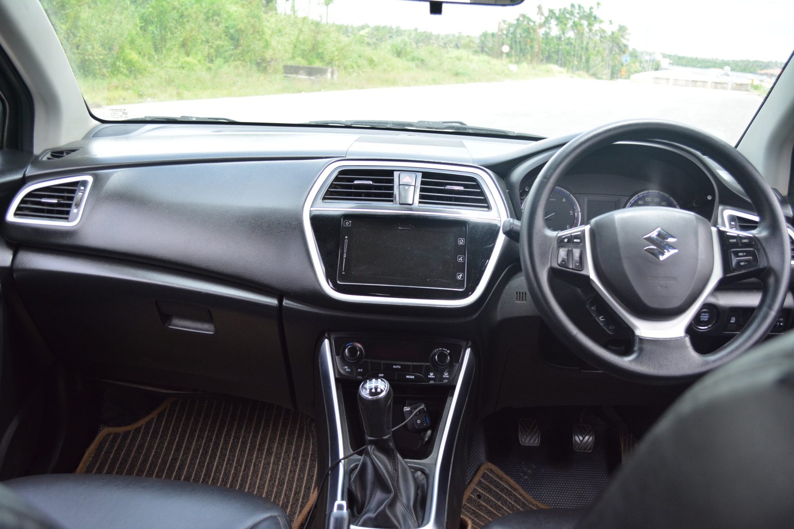 2019 S-Cross Smart Hybrid Diesel (2nd Owner) – Metallic Blue, New Tyres & Insurance! - Image 10