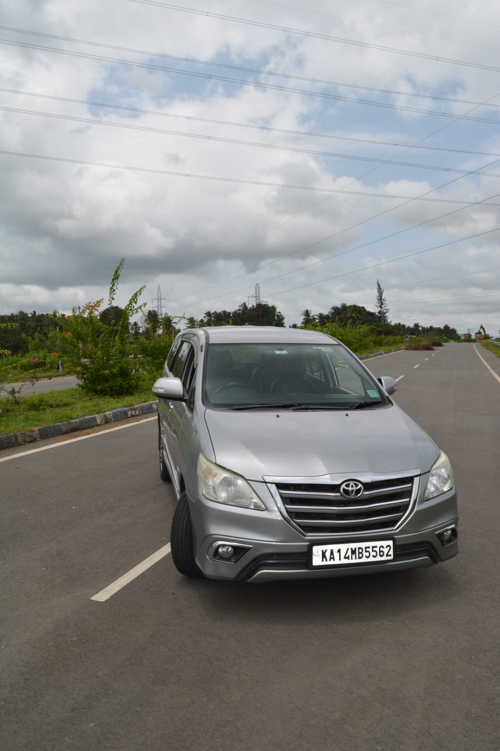 TOYOTA INNOVA 2.5 V - 2015 Model