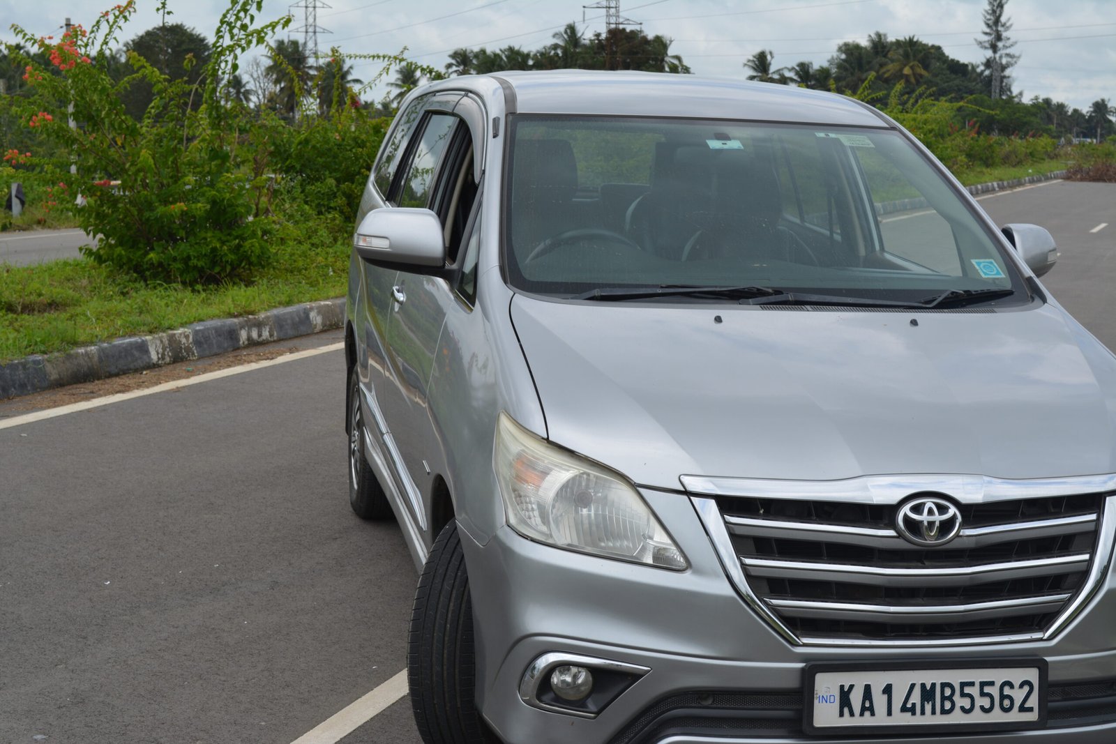 TOYOTA INNOVA 2.5 V - 2015 Model - Image 12