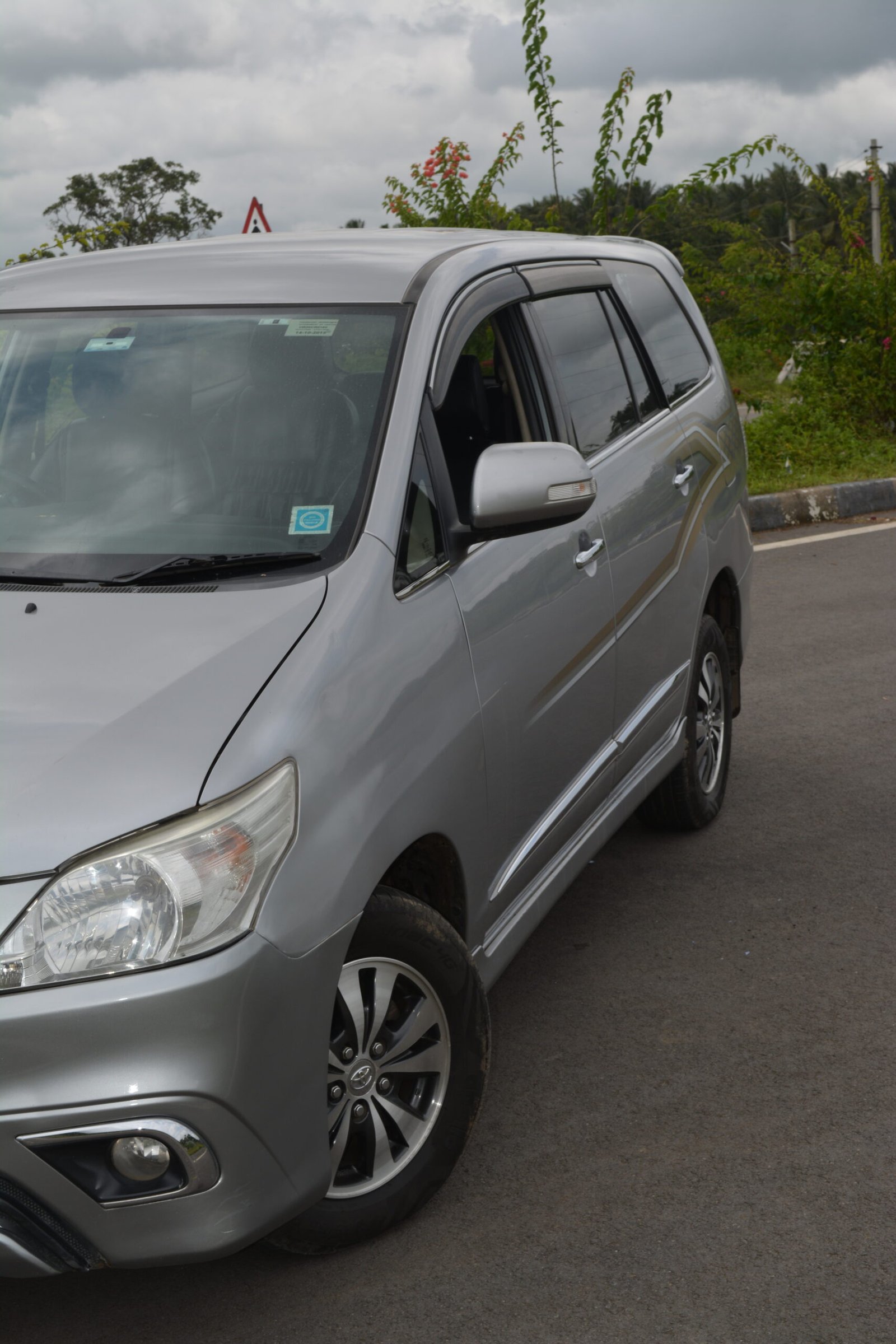 TOYOTA INNOVA 2.5 V - 2015 Model - Image 11