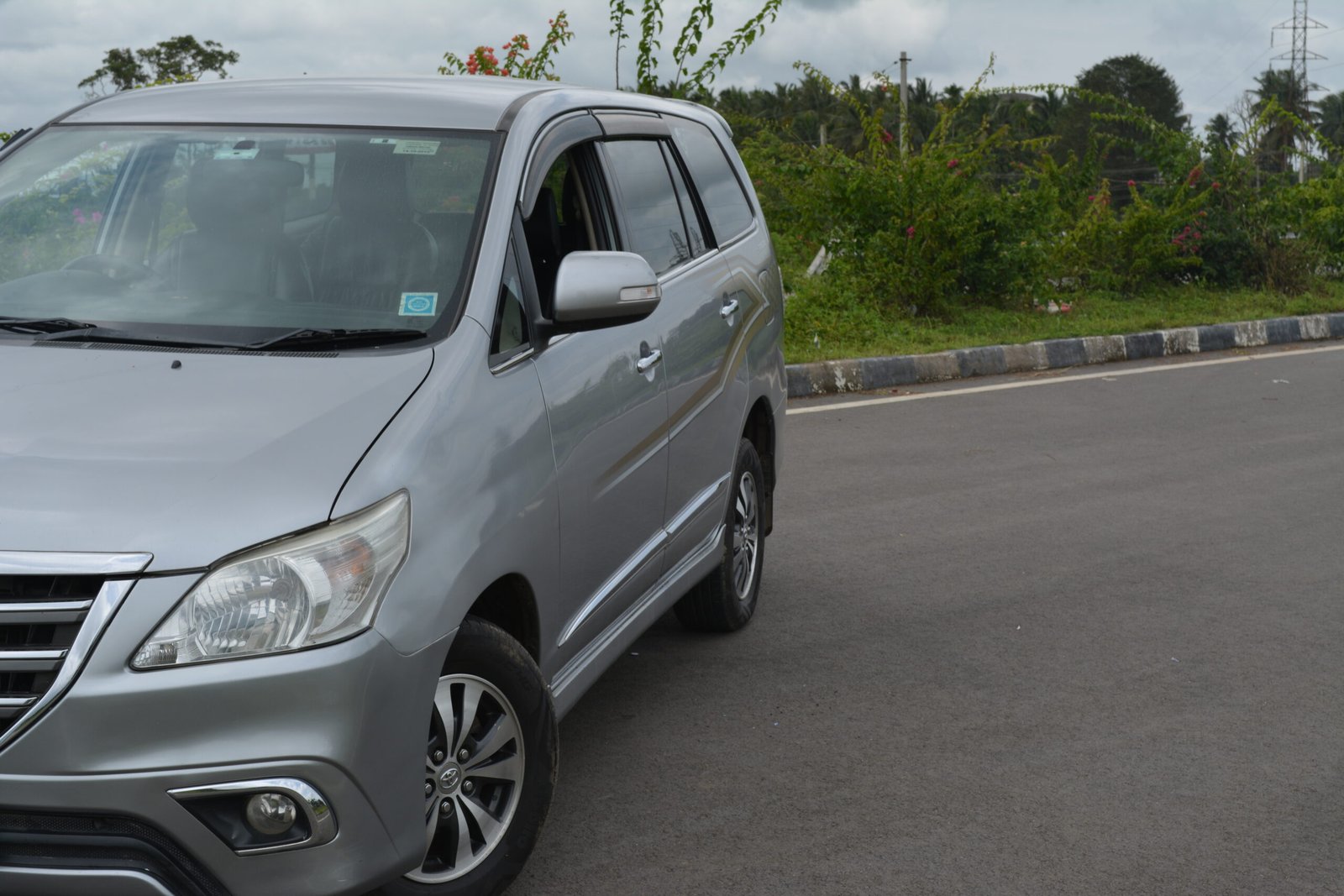 TOYOTA INNOVA 2.5 V - 2015 Model - Image 10