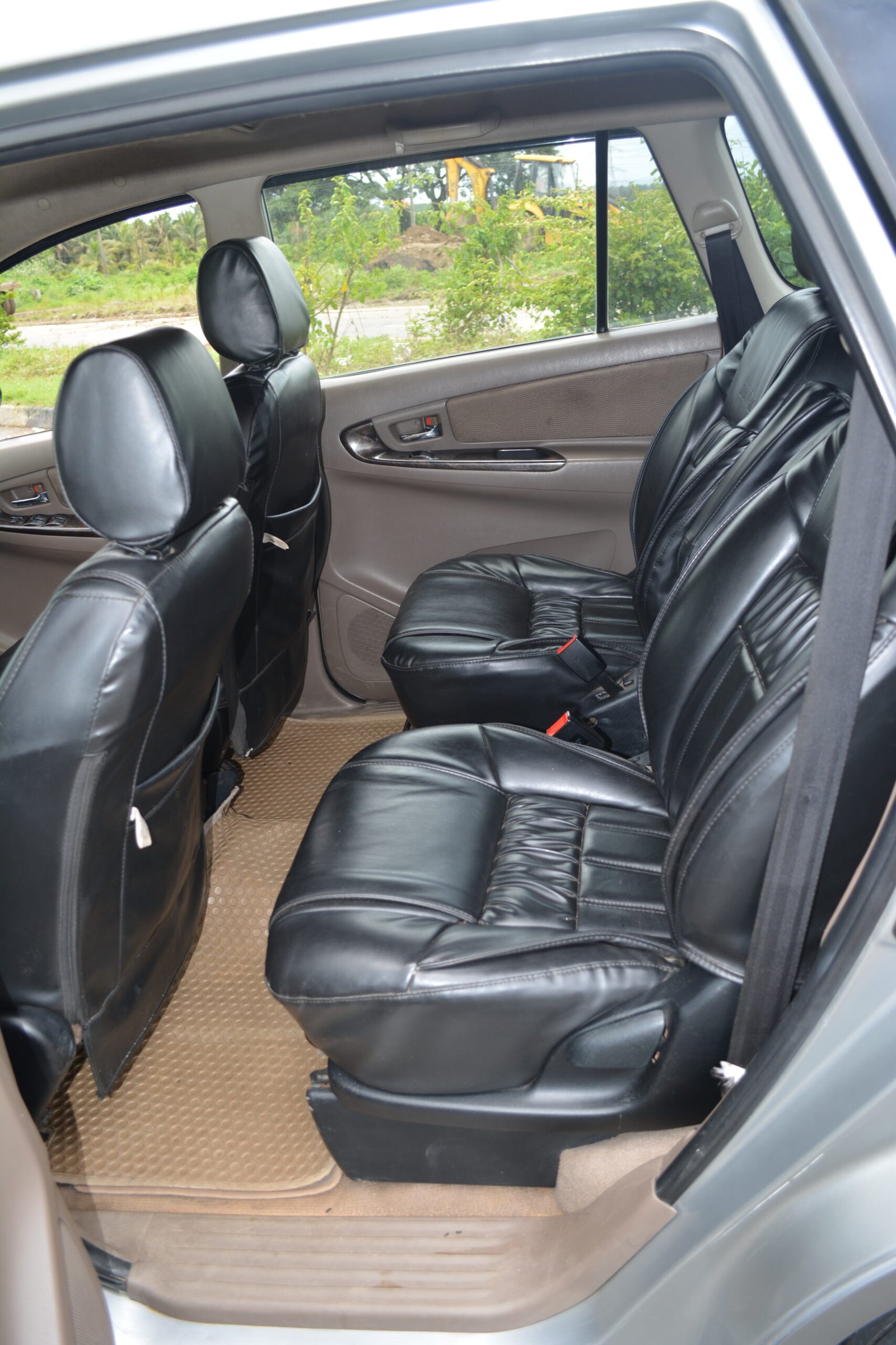 TOYOTA INNOVA 2.5 V - 2015 Model - Image 3